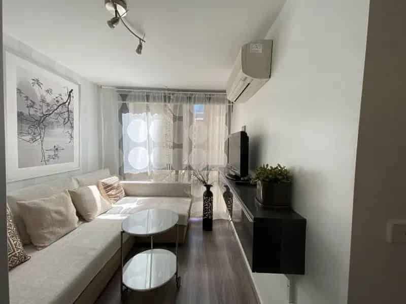 Cozy one bedroom apartment in the heart of Melbourne