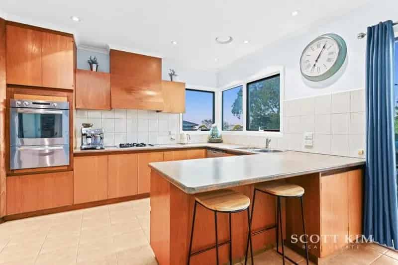Spacious Family Home in Prime Glen Waverley Location