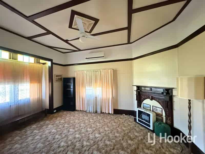 Buy Weatherboard Home with 3 Bedrooms in Inverell with Large Fenced Block