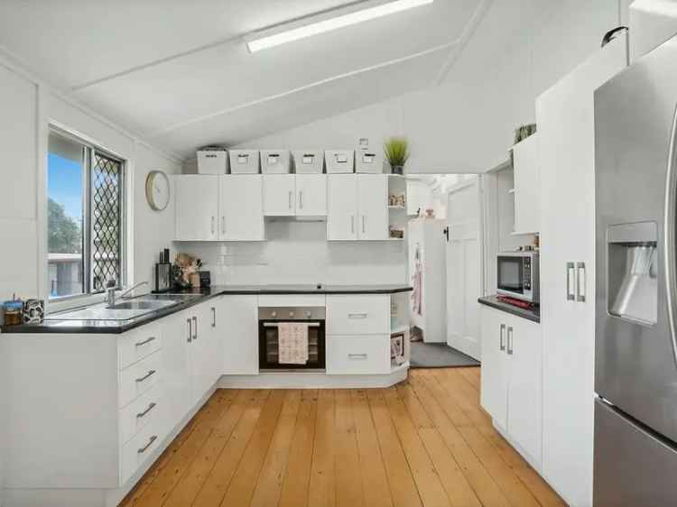 Entertainer's Dream in a Renovated Queenslander!