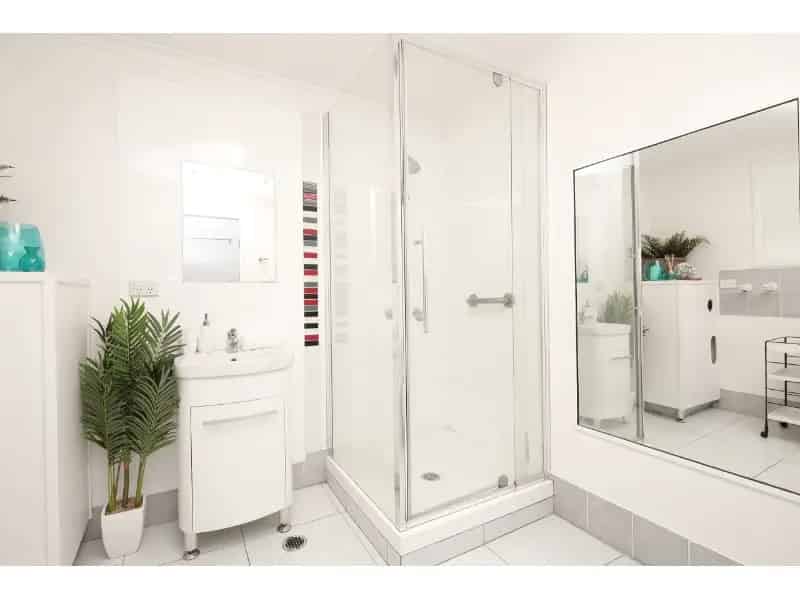Stylish 2 Bedroom Apartment In Great Location!!!