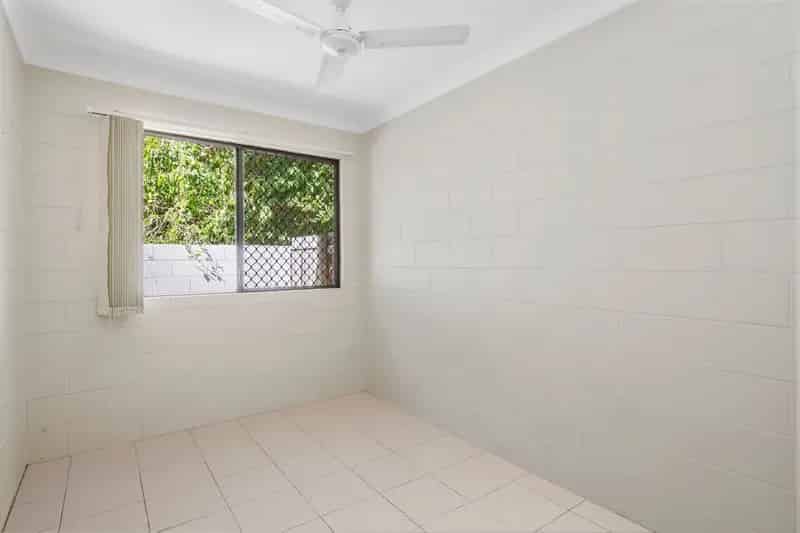 Delightful Unit in Central Locale!