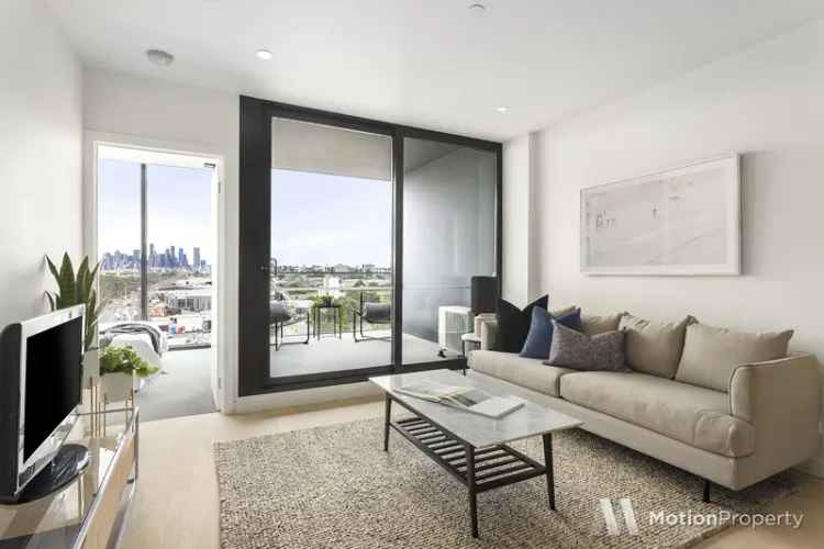 2 Bedroom 205m² Top Floor River View Apartment Melbourne