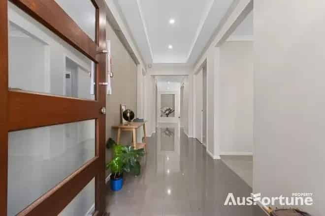House For Rent , 18, Bell Crescent, Melbourne, Victoria