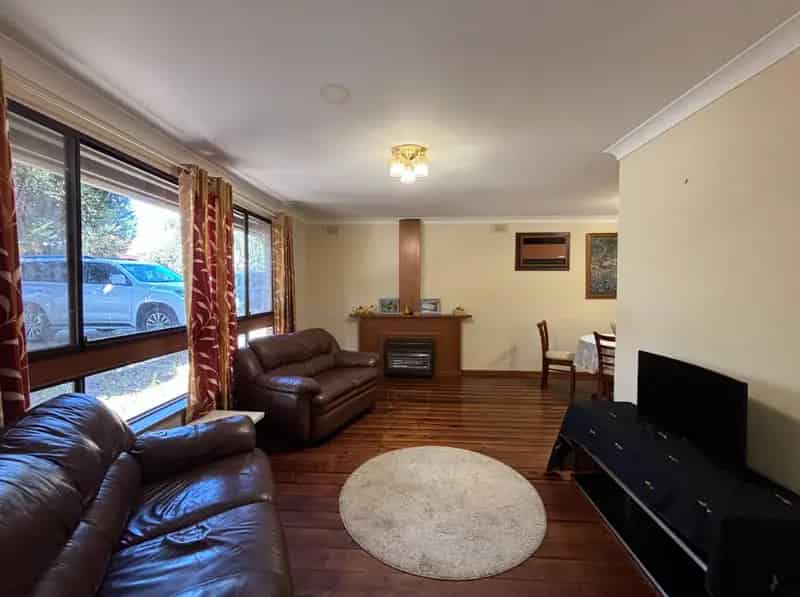Fully Furnished 3-Bedroom 1-Bathroom Home for Rent in Campbelltown