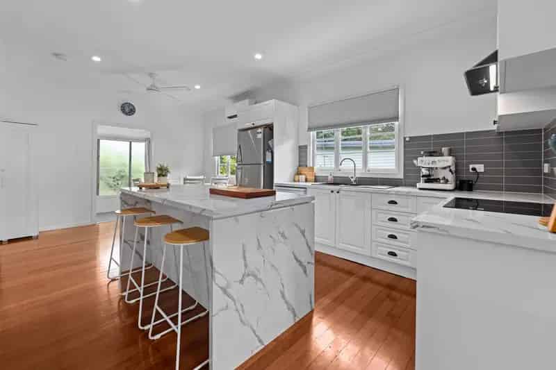 Stunning 3 Bedroom Cottage!