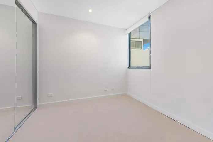 Luxury 3-Bedroom Apartment Sydney 65m² Near Train Station