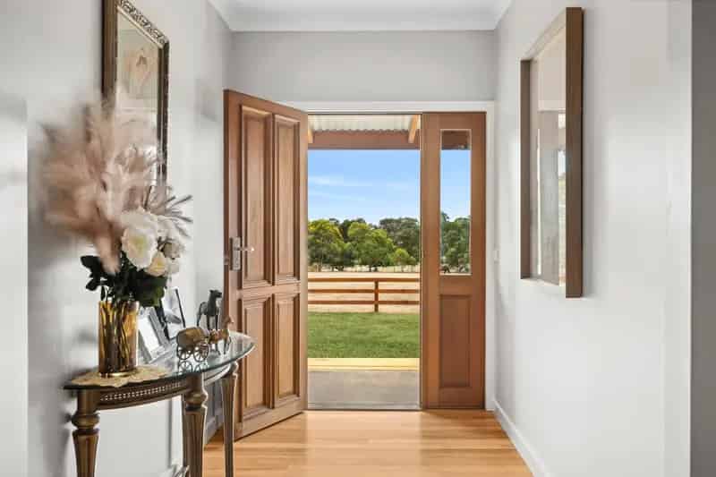 Buy House in Kyneton with 2.1 Hectares and Modern Features