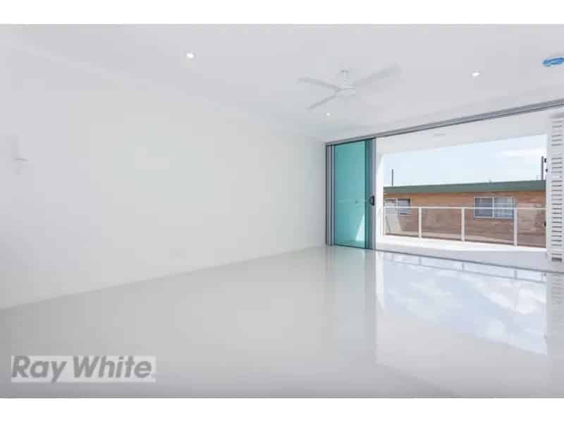 Modern Upmarket 2 Bedroom Apartment