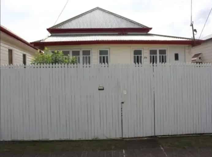 Home In Perfect Location!!