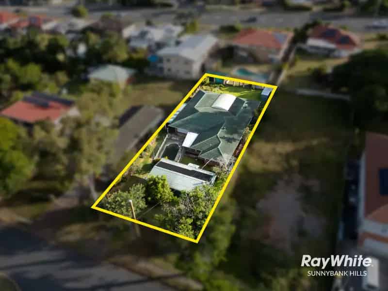 INVESTMENT WINNER WITH GREAT RENTAL RETURNS AND SUBDIVISION POTENTIAL!