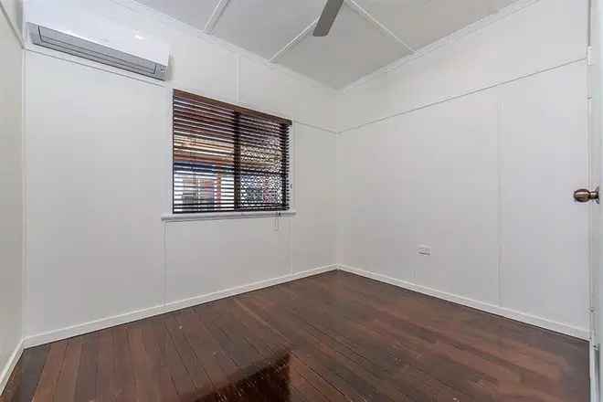 Banyo Renovated 3-Bedroom Home Low Maintenance Modern Kitchen