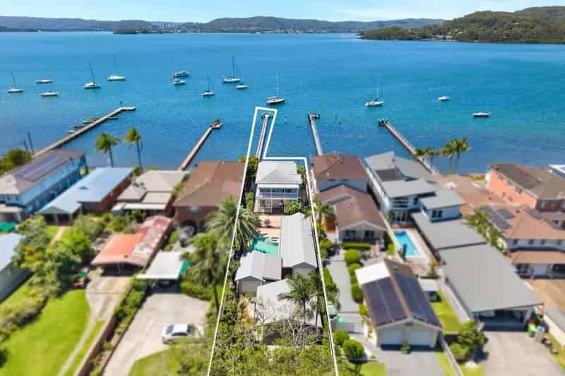 Waterfront house for sale in Saratoga with jetty access and luxury features