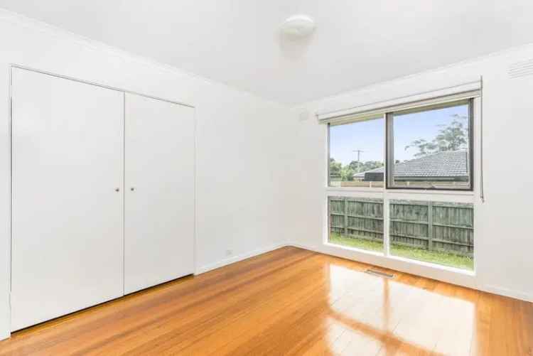 Spacious 2-Bedroom Unit in Bayswater with Carport