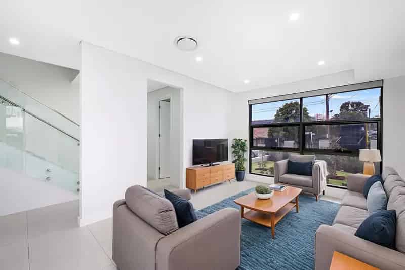 Luxurious Duplex with Studio in Prime Location - 393.4m2