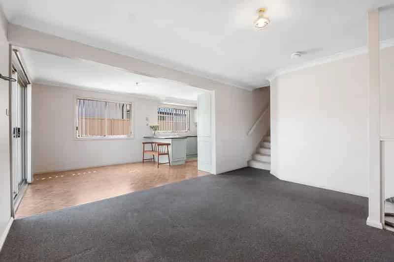 Lease Charming Duplex in Bligh Park with 3 Bedrooms and Backyard