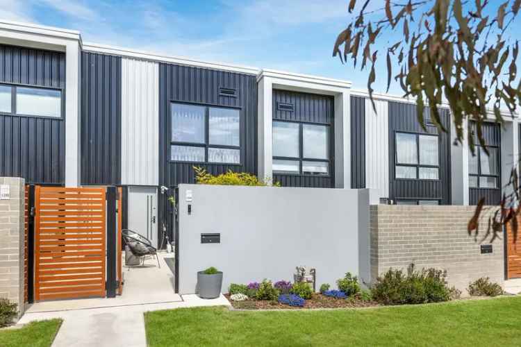 Modern Home in Throsby ACT - Elegant Design Family Friendly