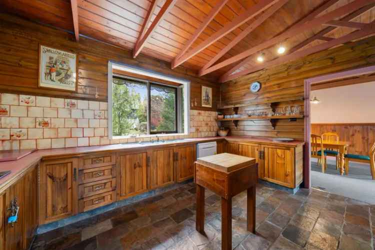 Charming Holiday Home with Stunning Views and Easy Access to Mt Buller