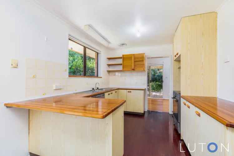 House For Rent in District of Weston Creek, Australian Capital Territory