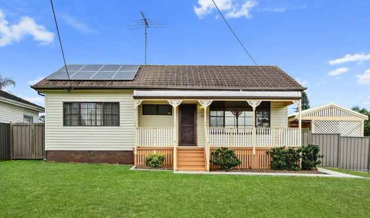 Lease 3 Bedroom House in Blacktown with Pool and Double Garage