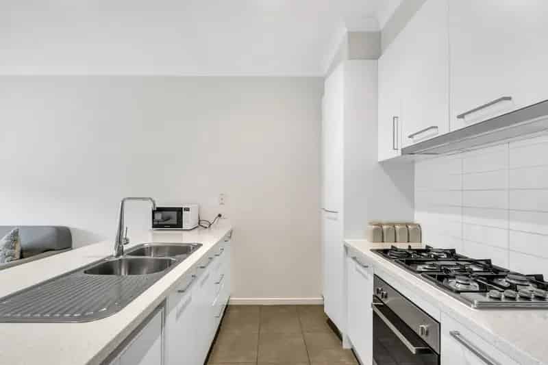 Immaculate Townhouse Situated in the Perfect Location with walking distance to Craigieburn Central