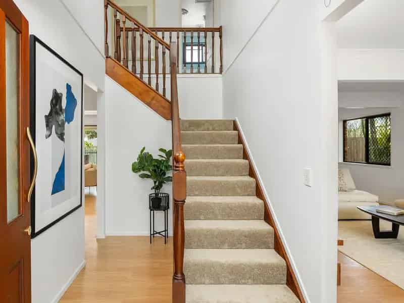 LARGE FAMILY ENTERTAINER IN QUIET POCKET!