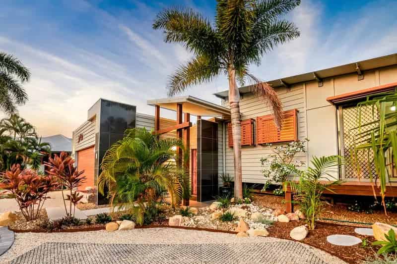 Buy Lifestyle Property 120m to the Beach with 4 Bedrooms and 2 Bathrooms