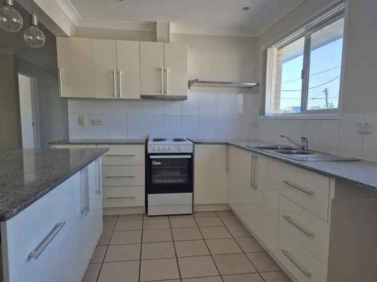 Rent 2 Room House in Gold Coast City with Lakeside Views