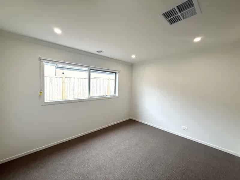 Brand-New Modern Family Home Opposite Parklands
