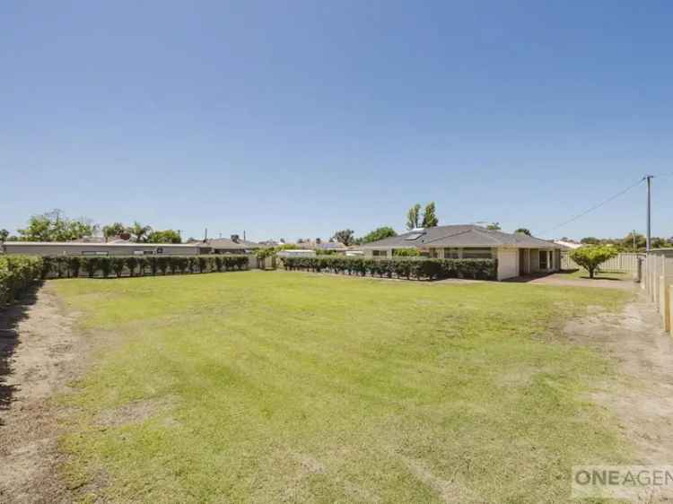 House For Sale in City of Canning, Western Australia