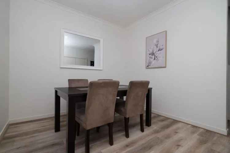 Stylish 2 Bed 2 Bath Townhouse Kilsyth