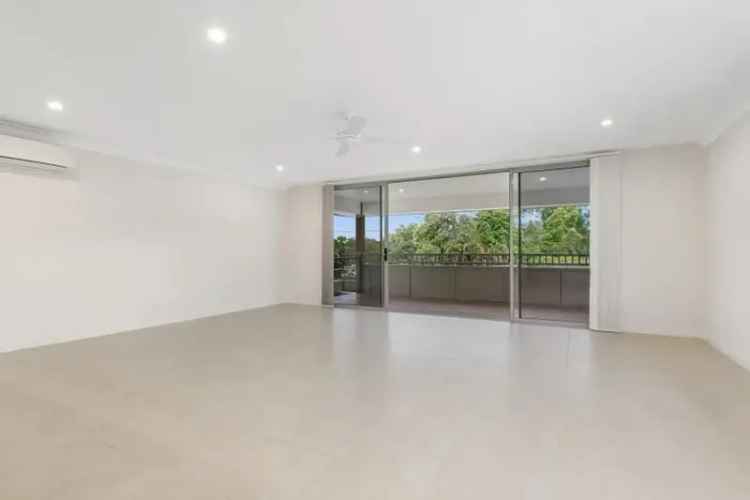 Stylish Family Home near Manly Harbour Village