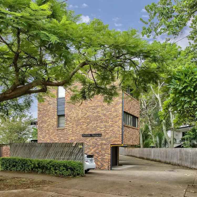 Serene and Stylish Townhome Near Brisbane River