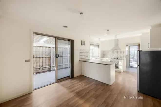 Apartment For Sale , 37A, Featherby Way, Melbourne, Victoria