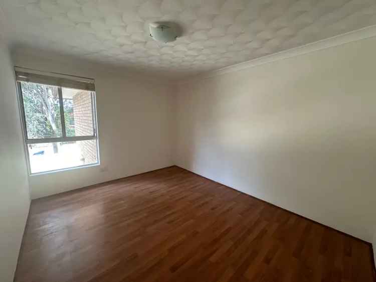 Two Bedroom Unit Kingswood Near Station