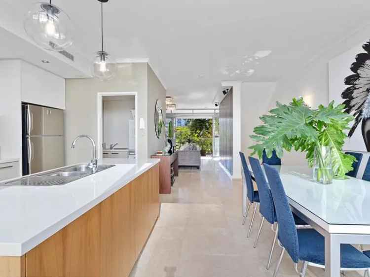 Luxury East Perth Apartment 3 Beds 3 Baths Stunning Queens Gardens Views