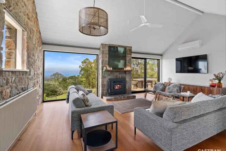 Lonsdale Homestead: Luxurious Mountain & Ocean View Retreat