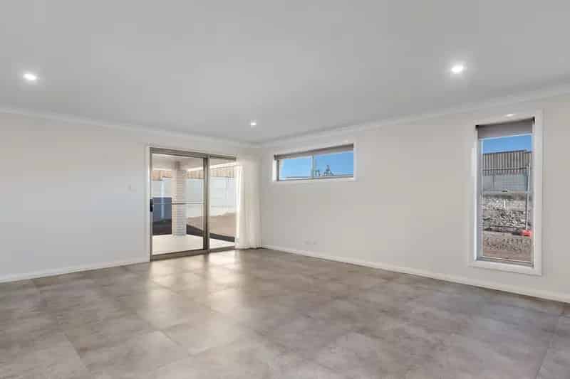 Lease Spacious Family Home Cliftleigh NSW with Open Plan Living