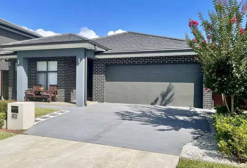 Lease Beautifully Presented House in Gledswood Hills with Modern Features