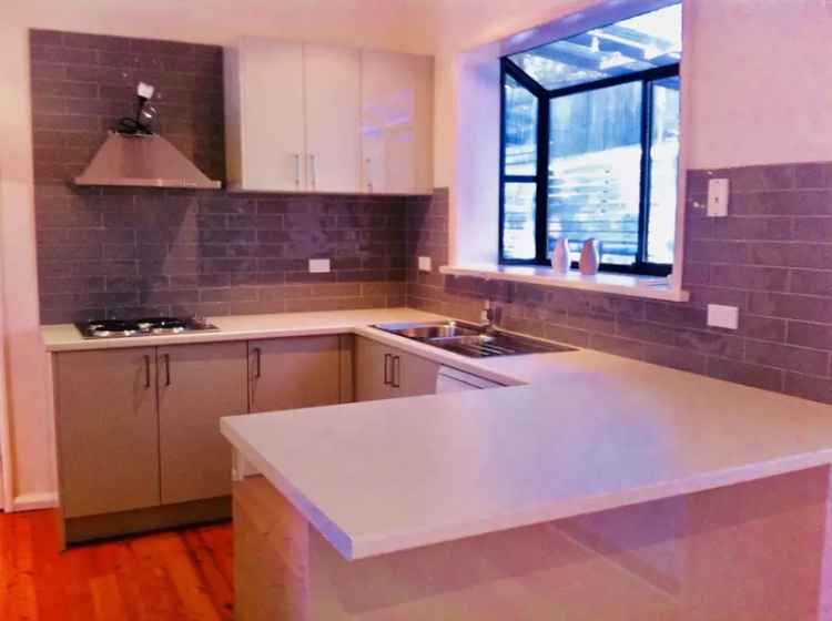 3 Bed Terrigal House for Lease - Modern Kitchen & Backyard