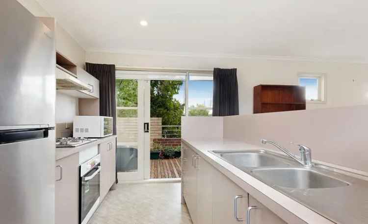 House For Rent in 379, Racecourse Road, Melbourne, Victoria