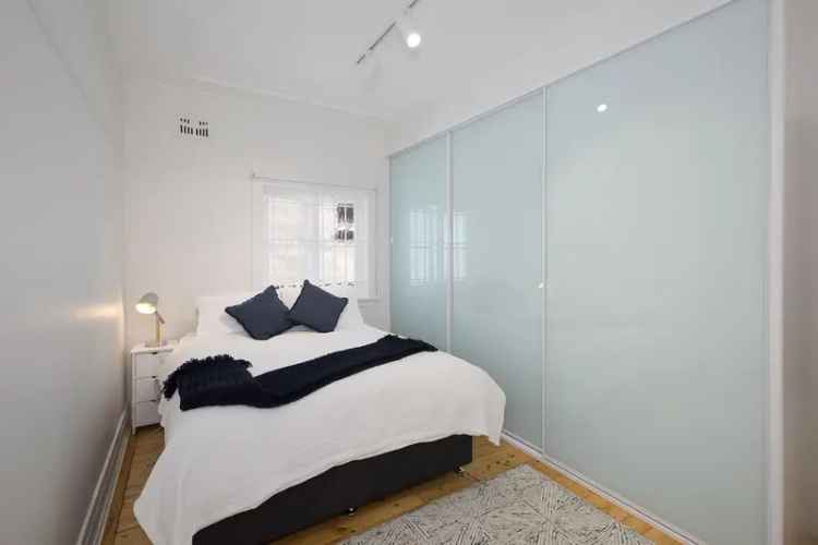 Rent 2 Rooms Apartment in Sydney with Designer Kitchen and Courtyard Access