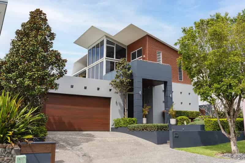 Buy Luxury Residence in Blue Chip Location with Pool and Views