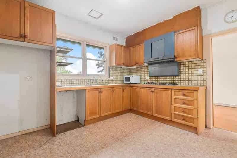 Prime Allotment with single-level city views zoned for MWSC