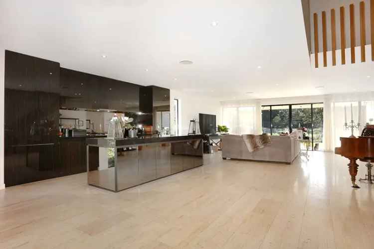 For Sale House in Benowa with Modern Elegance and Resort Style Living