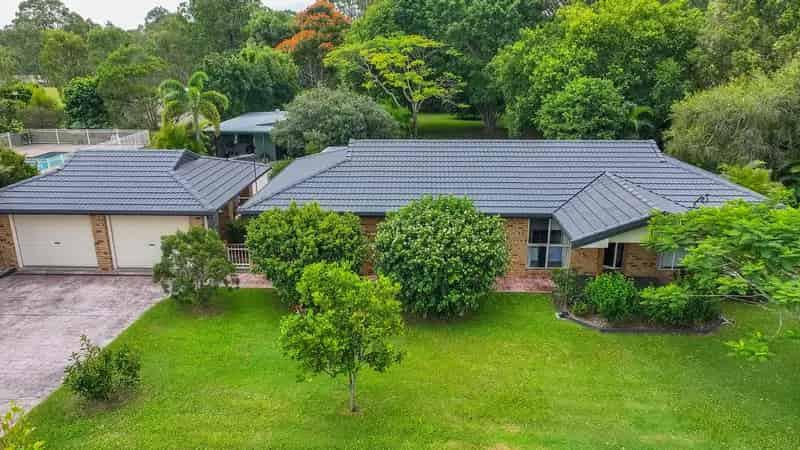 Tranquil Country Living by the Coast - 3,000m Retreat