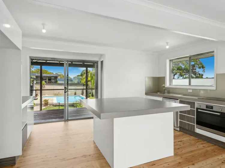 Dual Street Access Family Home Near Bateau Bay Beach