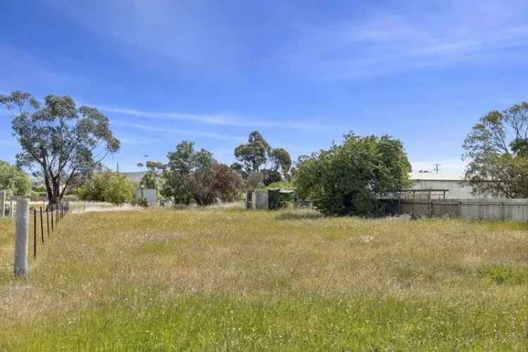 Great sized parcel of land at 866sqm