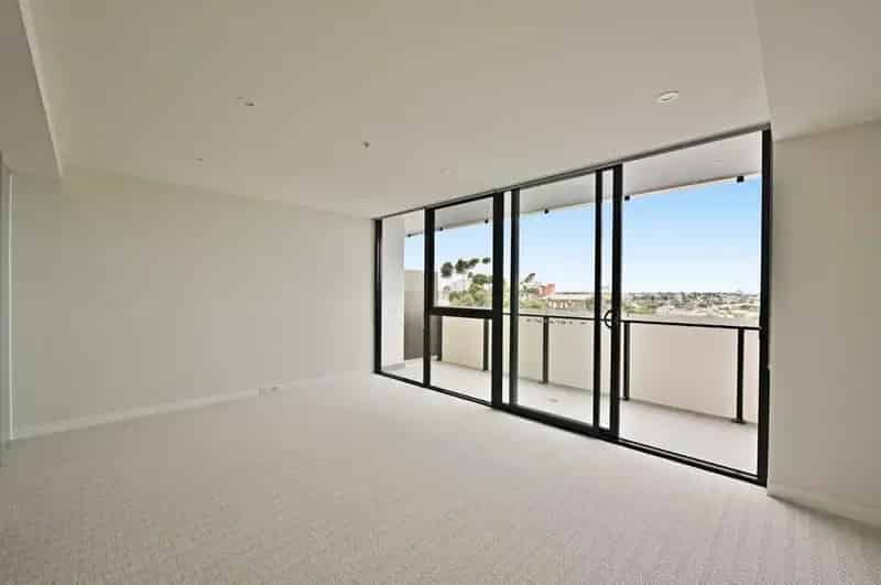 2 Bedroom Townhouse Near Beach - 5-6 Month Rental