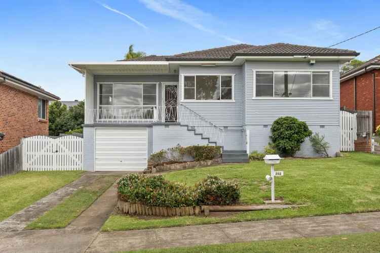 Charming 3-Bedroom Family Home in Peakhurst Heights